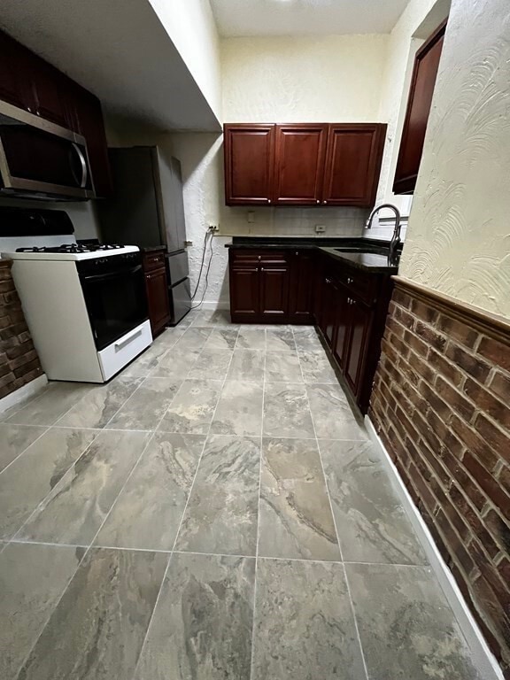 Primary Photo - 9 Jamaicaway Ct