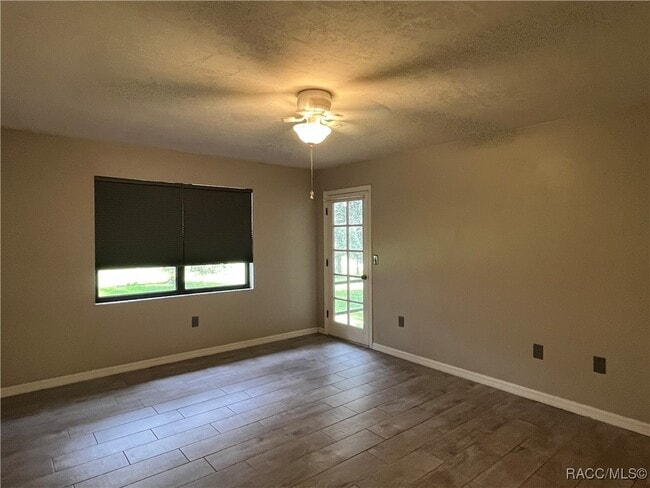 Building Photo - 600 E Gilchrist Ct