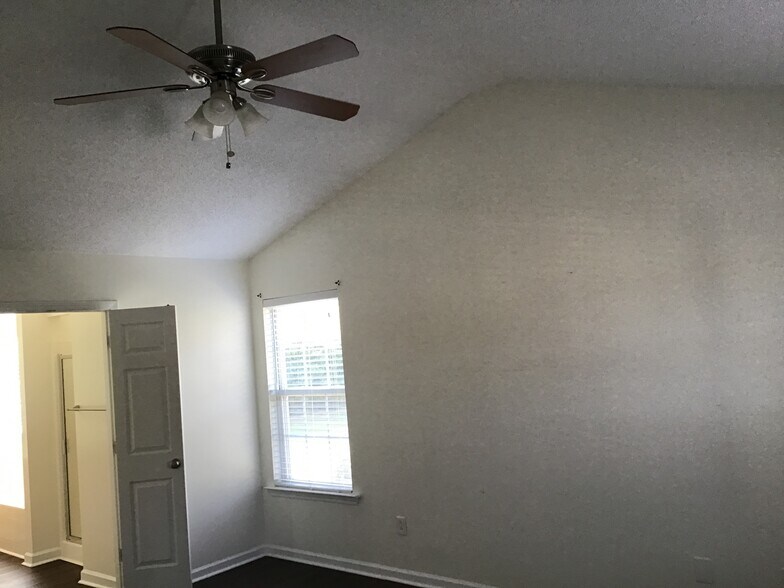 Building Photo - 10 Kilberry Blvd