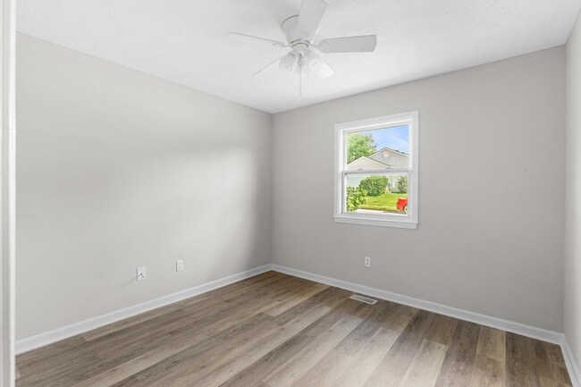 Building Photo - 230 Donalynn Dr