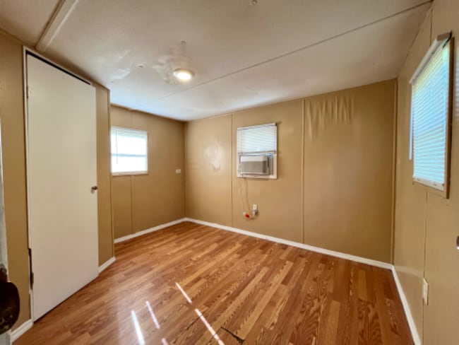 Building Photo - 106 Oleander Dr