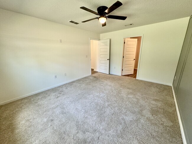 Building Photo - 5265 Peach Dr