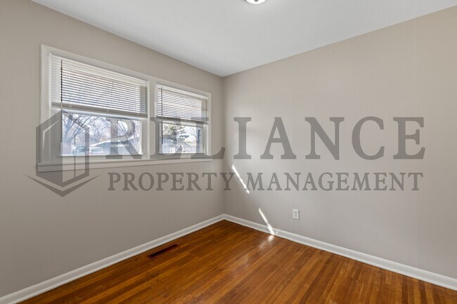 Building Photo - 3408 S Hiram Ave