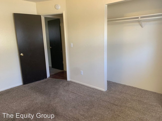 Building Photo - 615 S Demaree St