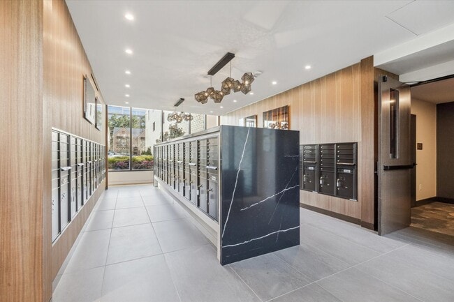 Building Photo - 1 Riva Row