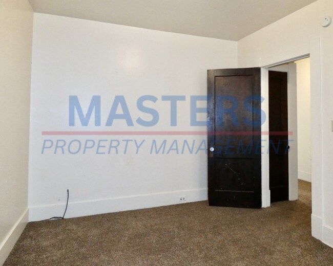 Building Photo - 4113 N Lockwood Ave