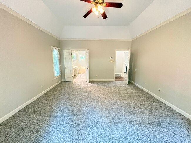 Building Photo - Newly Painted Germantown Home Minutes Away From Thornwood Market Row. Pets Are Welcome With Owner...