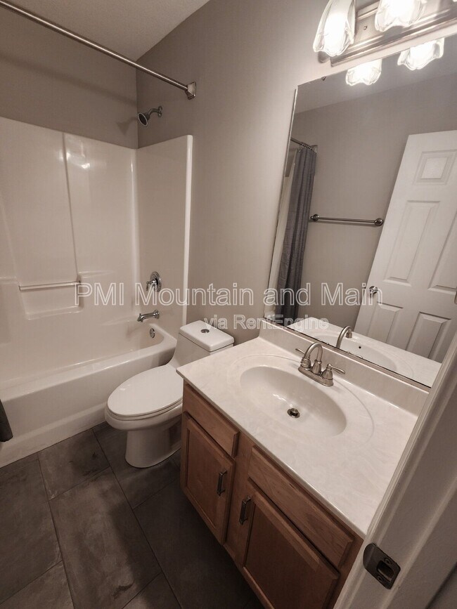 Building Photo - 50 Winterwind Dr