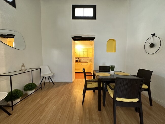 Building Photo - 228 N 4th Ave