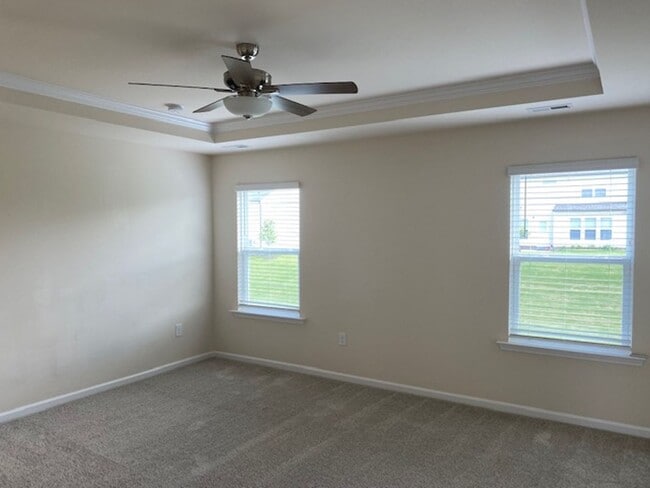 Building Photo - 439 Parlier Dr