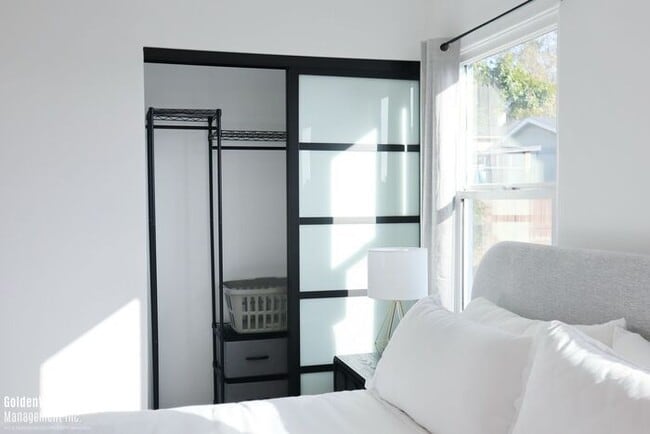 Building Photo - Stylish Updated 3Bdm 2Ba Upstairs Unit in the Heart of Old Town San Diego!