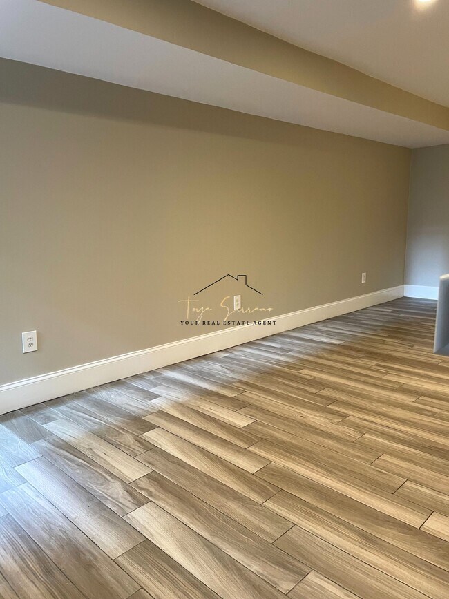 Building Photo - 26 Pembroke St