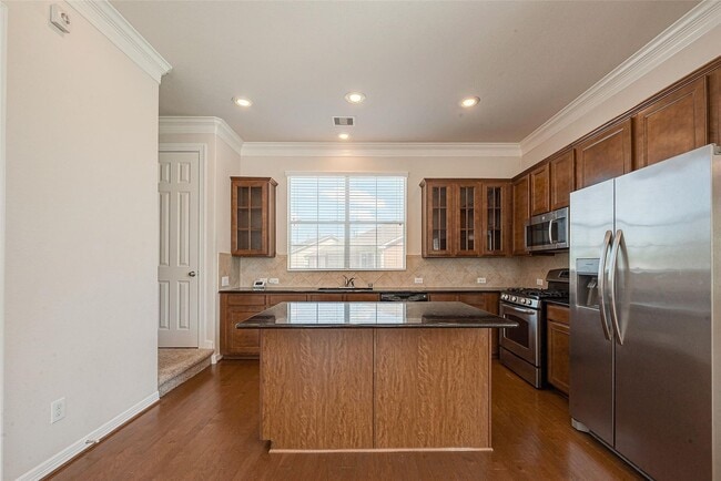 Building Photo - 3302 Clearview Cir