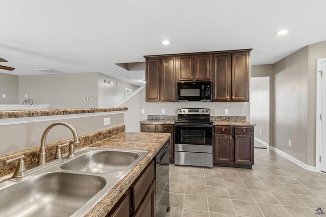 Building Photo - 100 Stoney Creek Dr