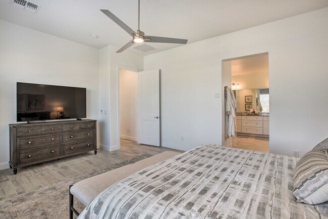 Building Photo - 16456 W Monterey Way
