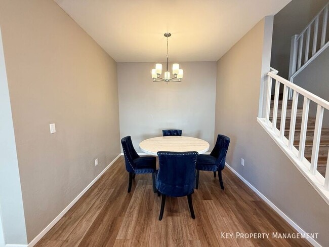 Building Photo - 525 Mossy Cup St