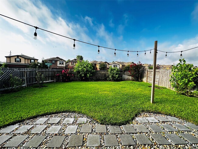 Building Photo - 15811 Copper Oak Ln