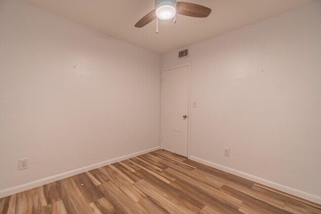 Building Photo - 170 Banyan Dr