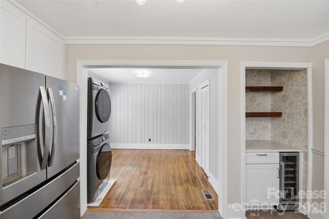 Building Photo - 2214 Arnold Dr