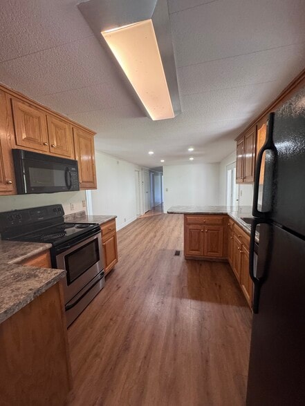 Building Photo - 2300 Sun Valley Cir