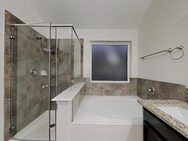 Building Photo - 2550 Riverway Dr