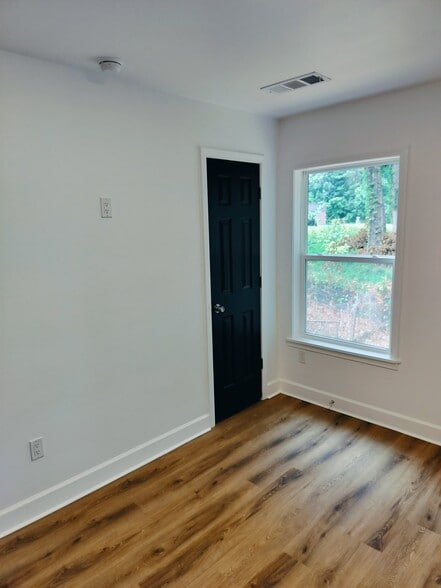 Building Photo - 731 N Price Rd