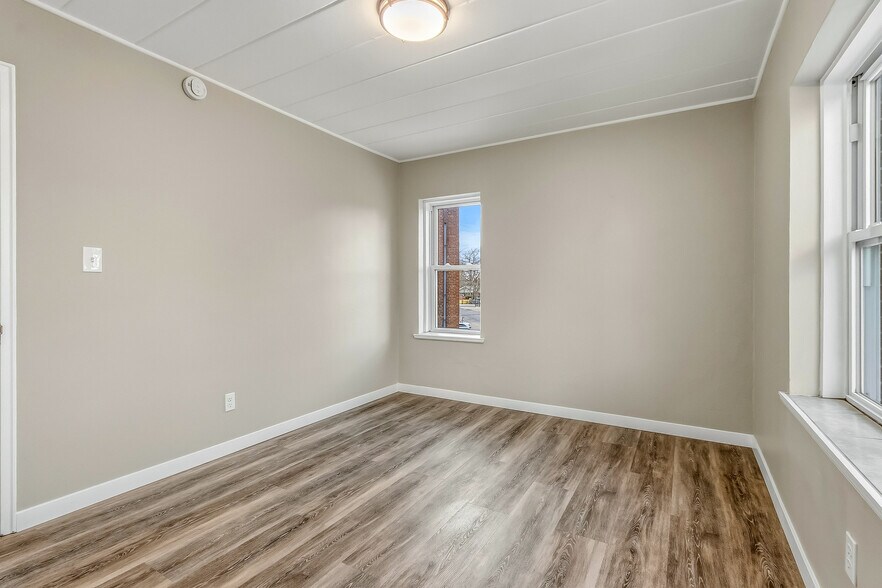 Building Photo - 24 Sherman Ter