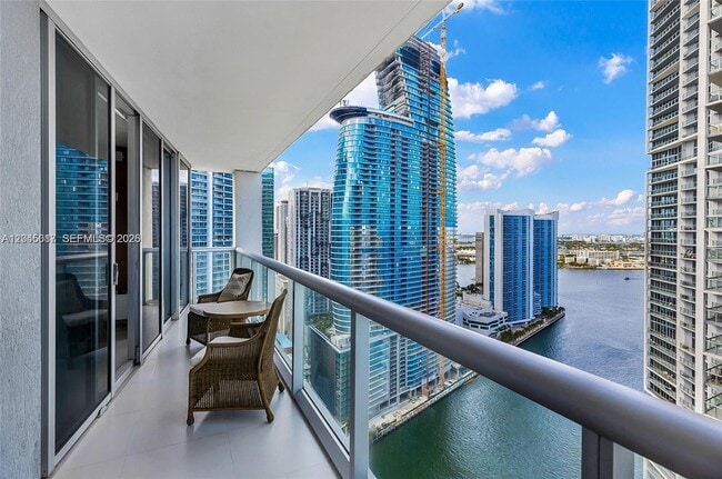 Building Photo - 485 Brickell Ave