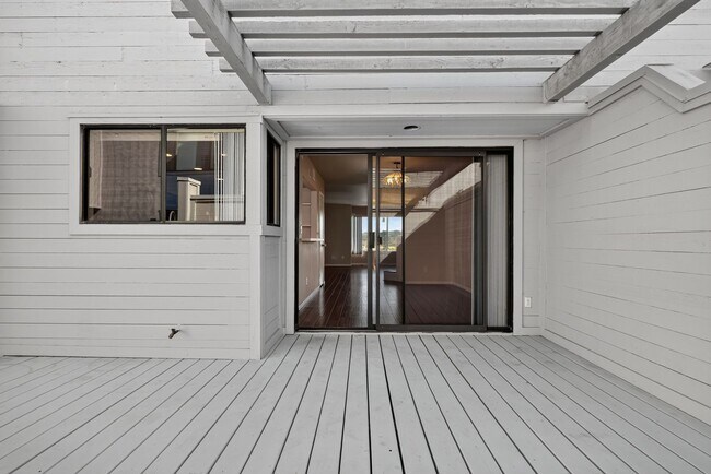 Building Photo - 841 America Way