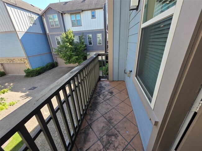 Building Photo - 4315 Schuler St