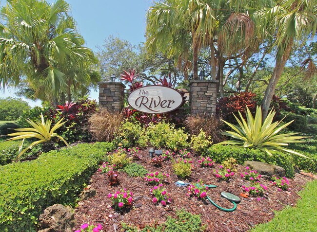 Building Photo - 208 E River Park Dr