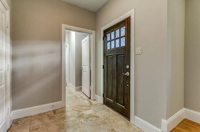 Building Photo - 5914 Hudson St