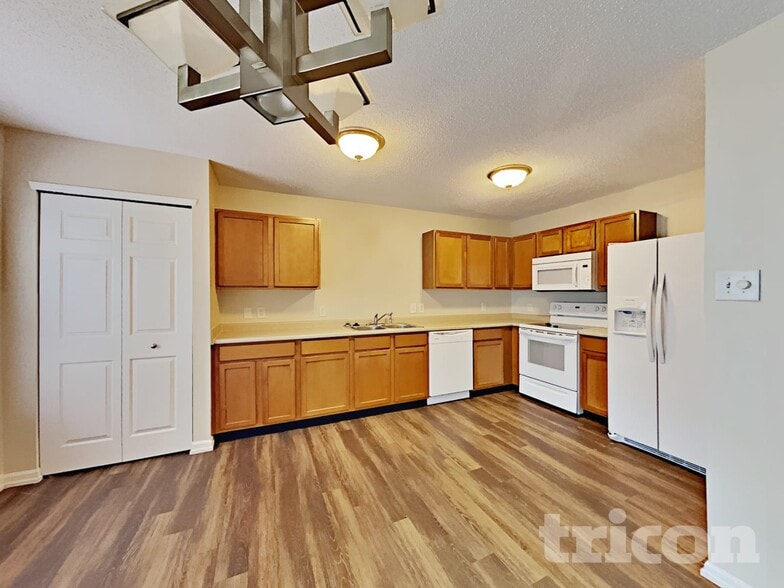 Building Photo - 9017 Southernwood Way