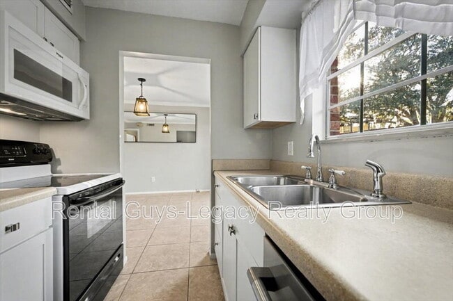 Building Photo - 8204 Oxford Forest Dr