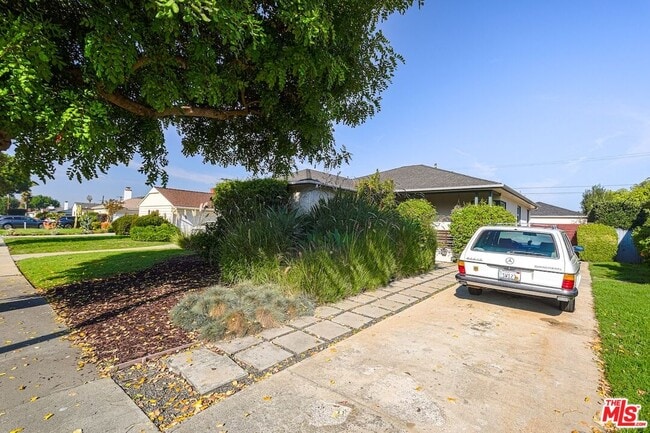 Building Photo - 5615 Wenlock St