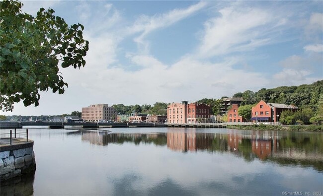 Building Photo - 8 Cross Hwy