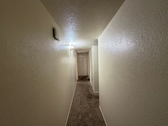 Building Photo - 3 Bed 2 Ba Condo