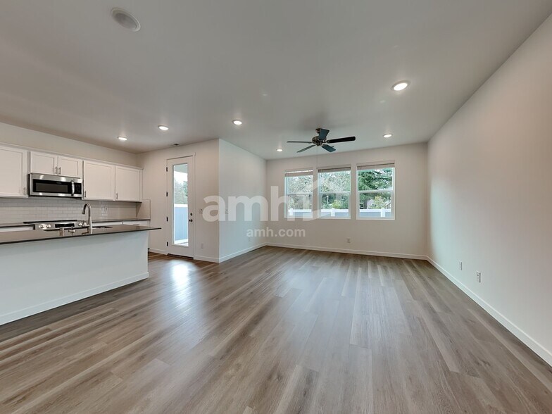 Building Photo - 5133 Turnstone St SE