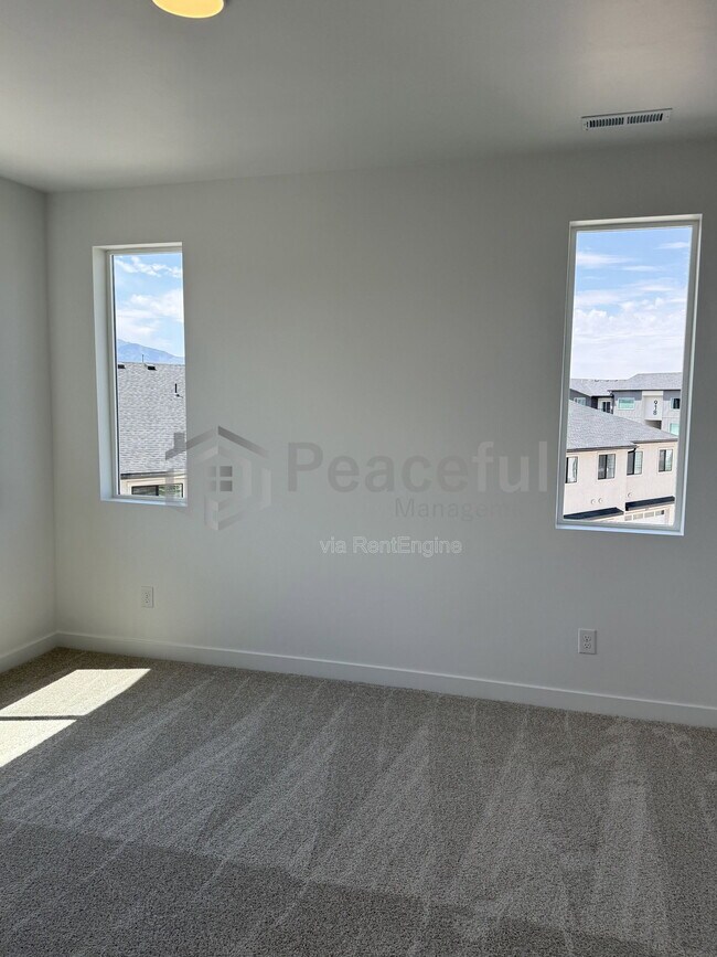 Building Photo - 272 E 850 S