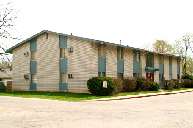 Building Photo - Woodcreek Apartments