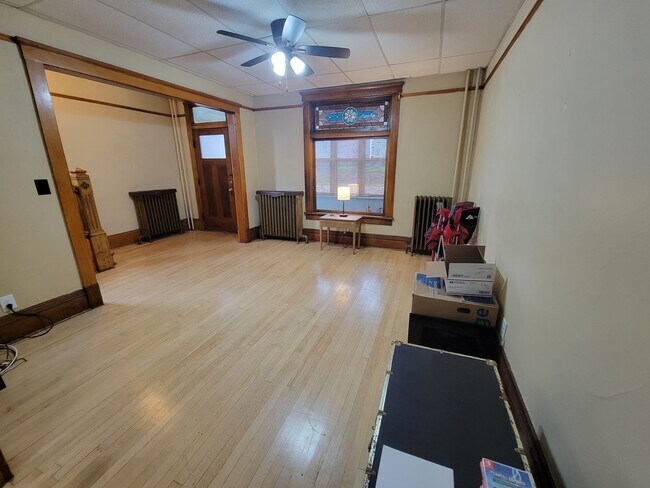 Building Photo - AVAILABLE May 2026 - Wonderful 4 Bedroom House - 2 Car Garage