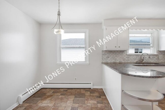 Building Photo - 425 Callodine Ave