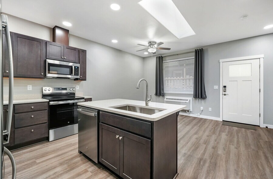 Kitchen and great room - 195 NW 6th St