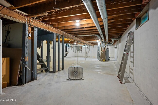 Building Photo - 99 1/2 Walworth St