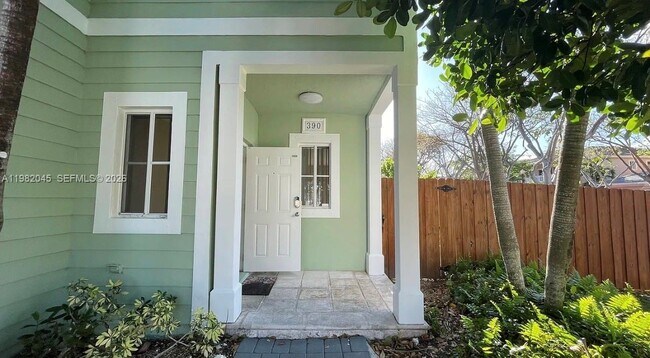 Building Photo - 390 NE 35th Ave