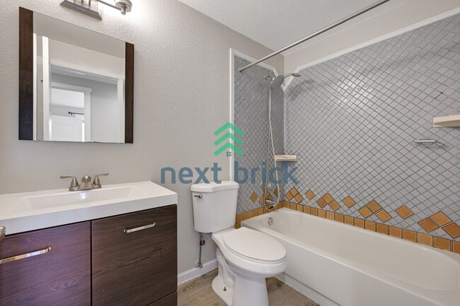 Building Photo - Move-In Ready 4 Bedroom Home in Prime Bellevue Location