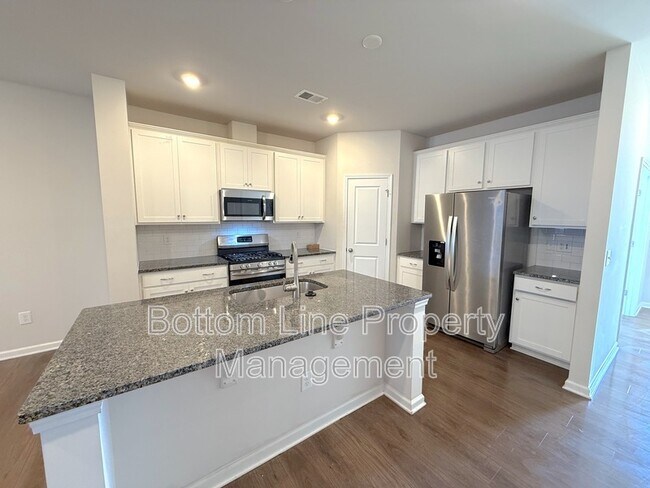 Building Photo - 15708 Country House St