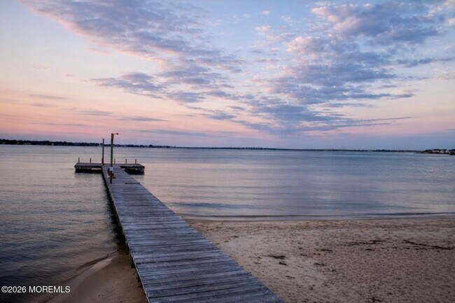 Building Photo - 700 Anglesea Ave