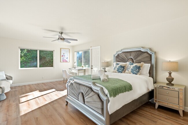 Building Photo - 10961 Limetree Dr