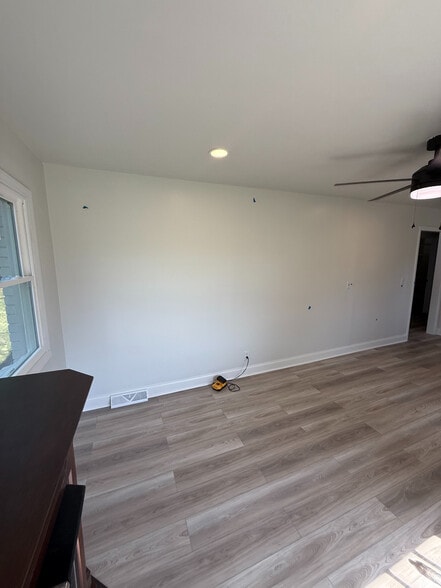 Building Photo - Room in House on Hand Cir
